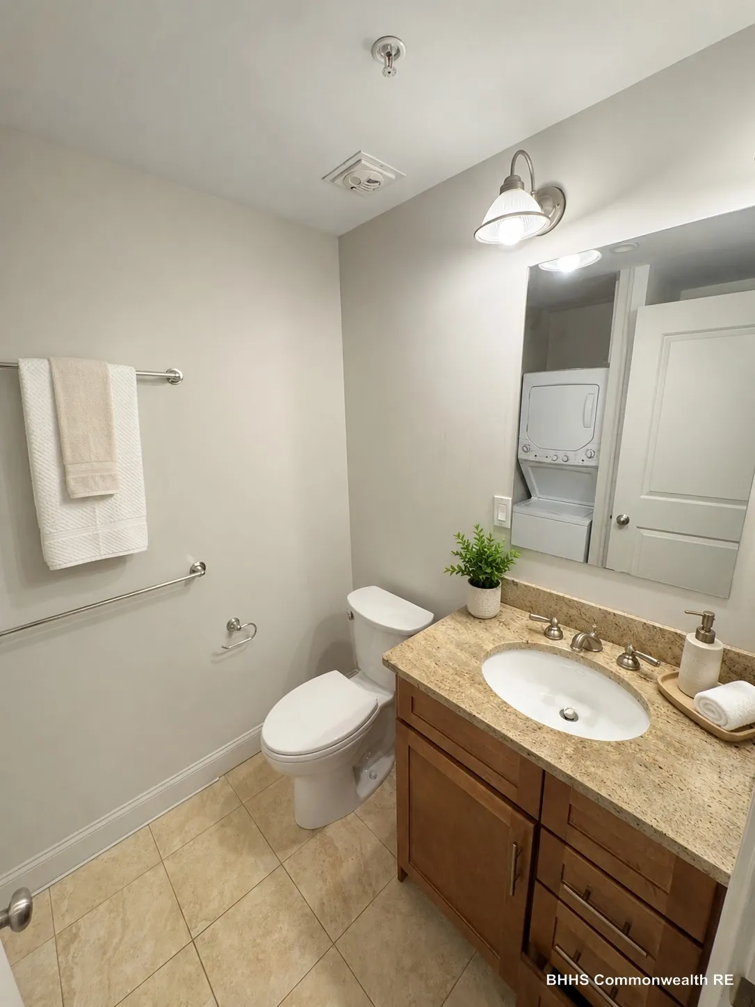 Studio bed, 1 bath apartment for rent at 1 Charles St South Unit 212, Beacon Hill — photo 3 of 5