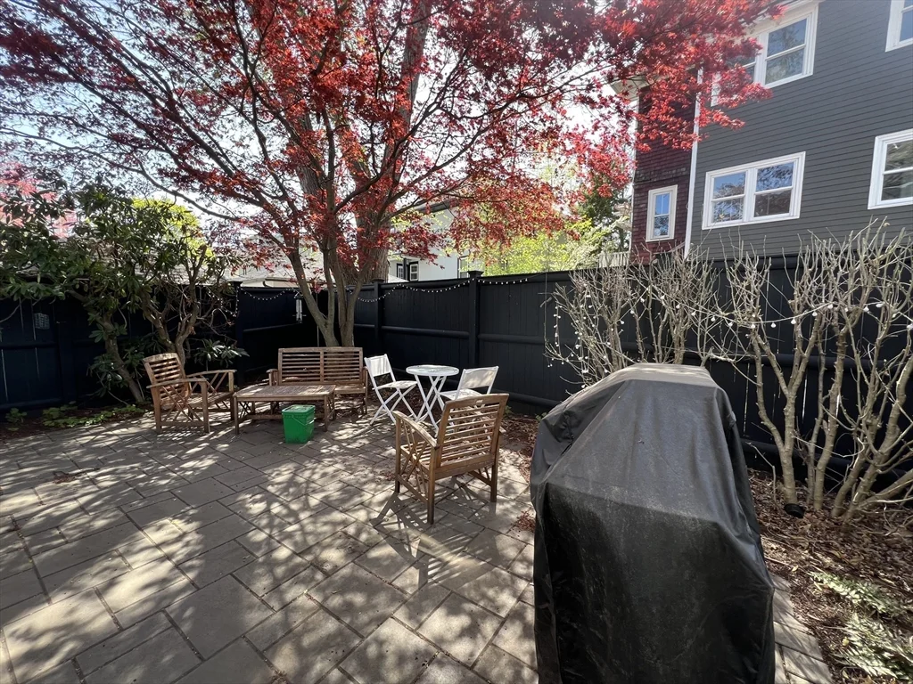 2 bed, 1 bath apartment for rent at 1 Chestnut St Unit 1, Belmont — photo 2 of 18