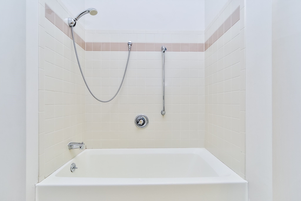1 bed, 1 bath apartment for rent at 1 Cityview Ln Unit 103, Quincy — photo 11 of 16