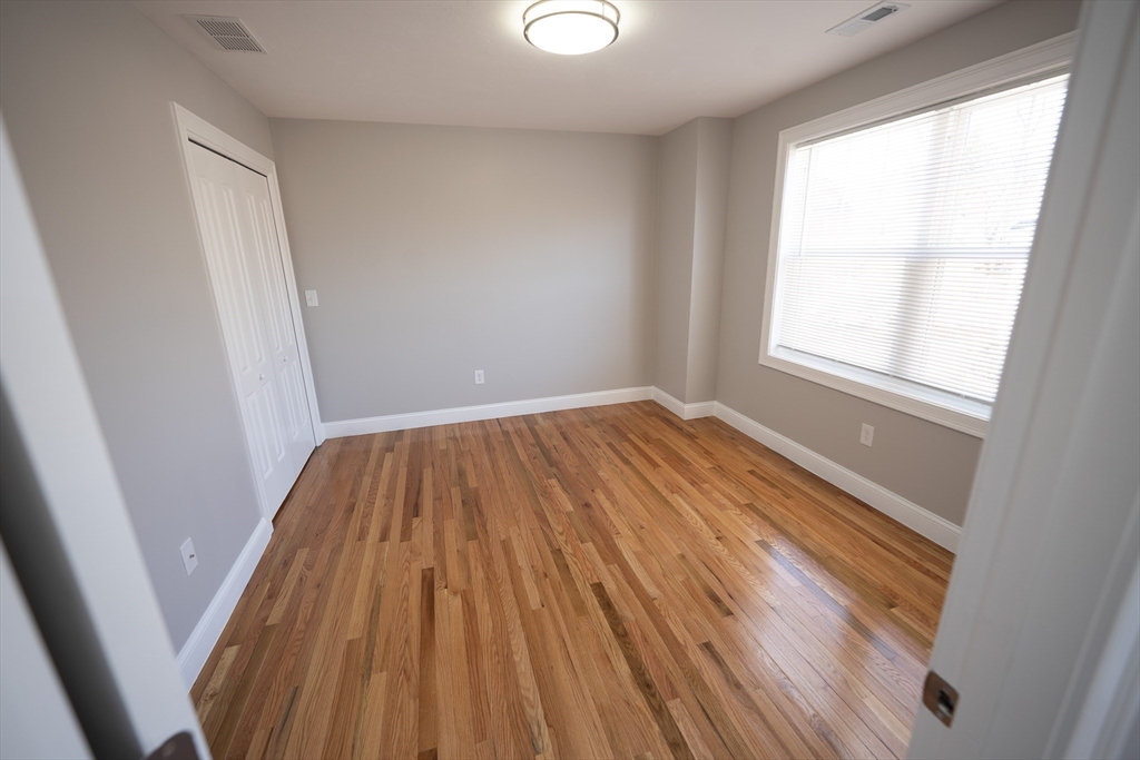 3 bed, 2 bath apartment for rent at 1 Clarence Unit 1, Worcester — photo 8 of 12