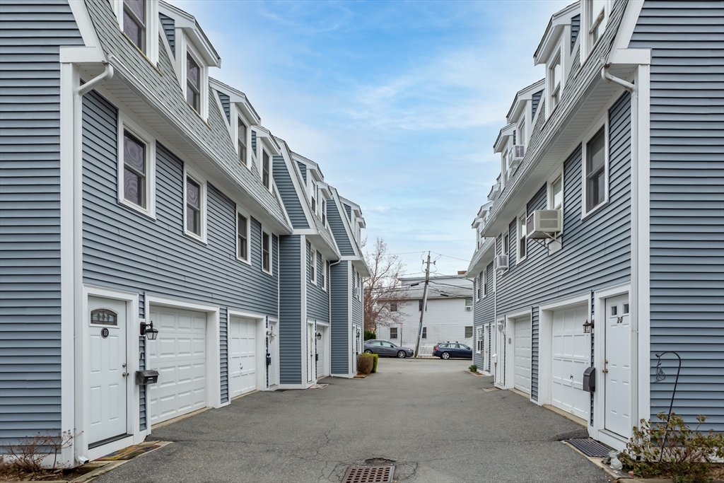 2 bed, 1.5 bath apartment for rent at 1 Clark St Unit 1B, Ward Two — photo 4 of 33