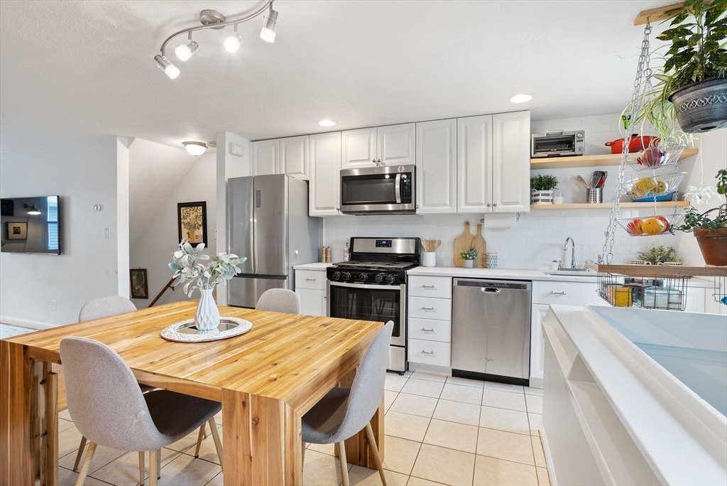 2 bed, 1.5 bath apartment for rent at 1 Clark St Unit 1B, Ward Two — photo 14 of 33