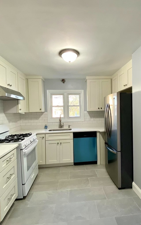 3 bed, 1 bath apartment for rent at 1 Clinton St Unit 1, Haverhill — photo 2 of 14