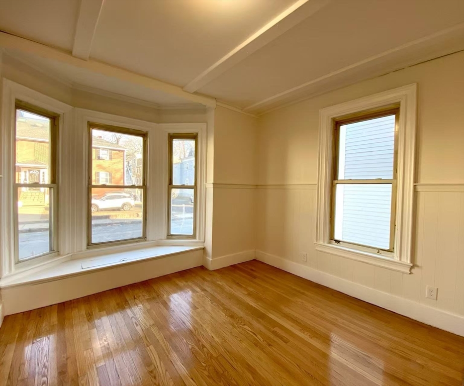 3 bed, 1 bath apartment for rent at 1 Clinton St Unit 1, Haverhill — photo 4 of 14