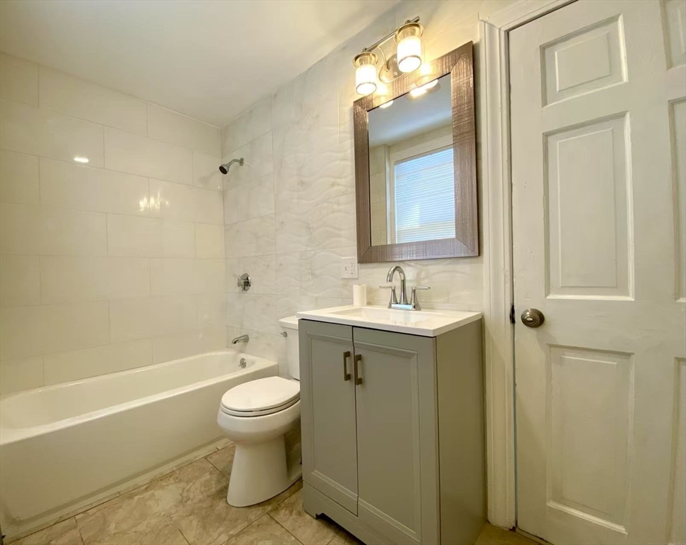 3 bed, 1 bath apartment for rent at 1 Clinton St Unit 1, Haverhill — photo 11 of 14