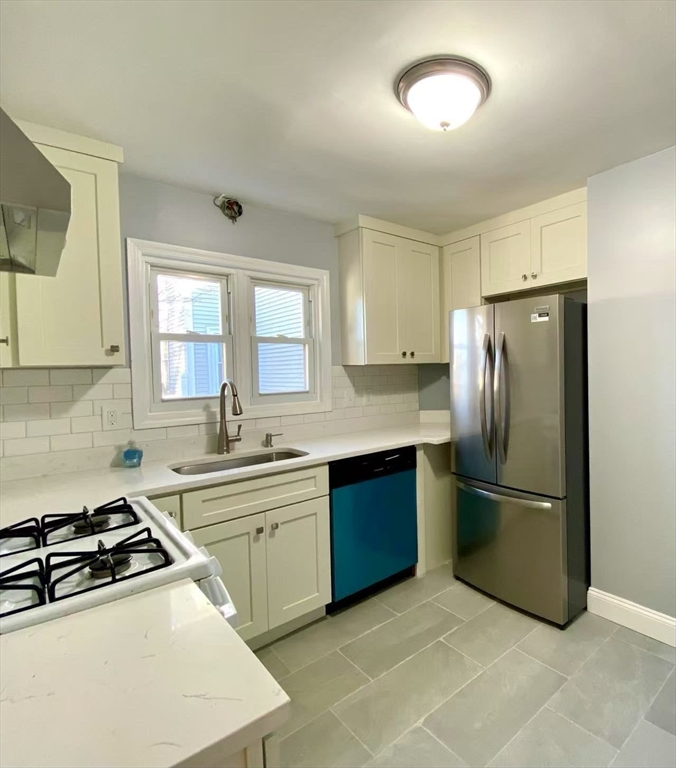 3 bed, 1 bath apartment for rent at 1 Clinton St Unit 1, Haverhill