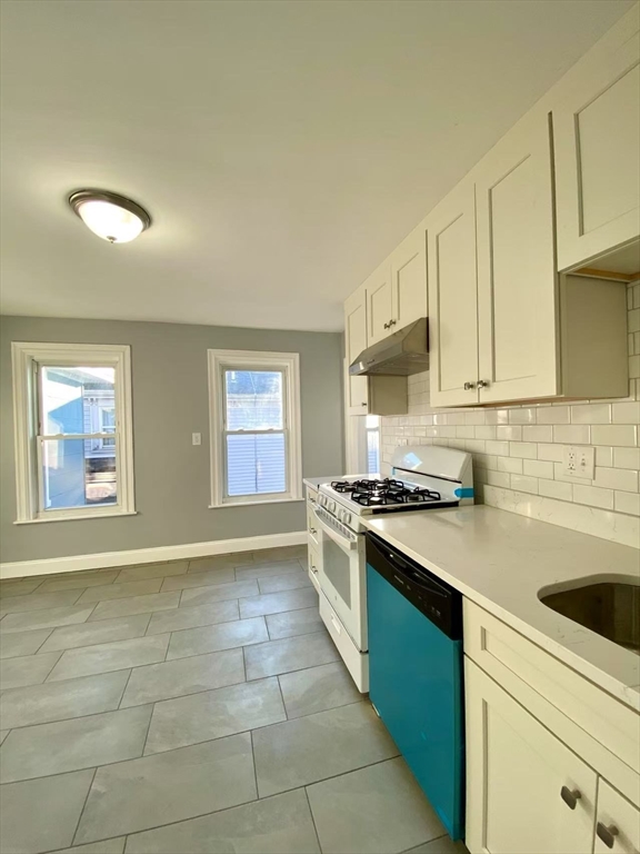 3 bed, 1 bath apartment for rent at 1 Clinton St Unit 2, Haverhill — photo 2 of 16