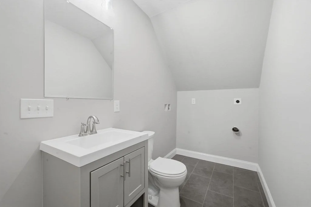 3 bed, 1 bath apartment for rent at 1 Clough St Unit 1, Lynn — photo 23 of 27