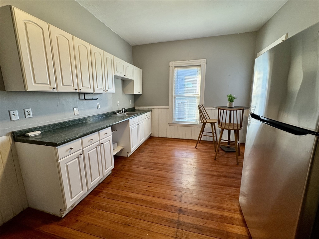 4 bed, 1 bath apartment for rent at 1 Cobden St Unit 2, Boston — photo 5 of 24
