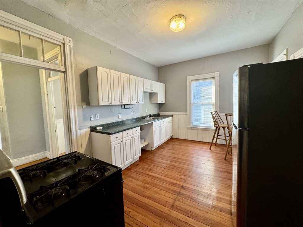 4 bed, 1 bath apartment for rent at 1 Cobden St Unit 2, Boston — photo 4 of 24
