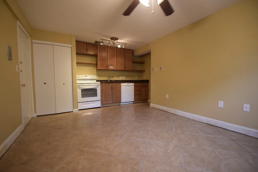 1 bed, 1 bath apartment for rent at 1 Colonial Village Dr Unit 3, Arlington