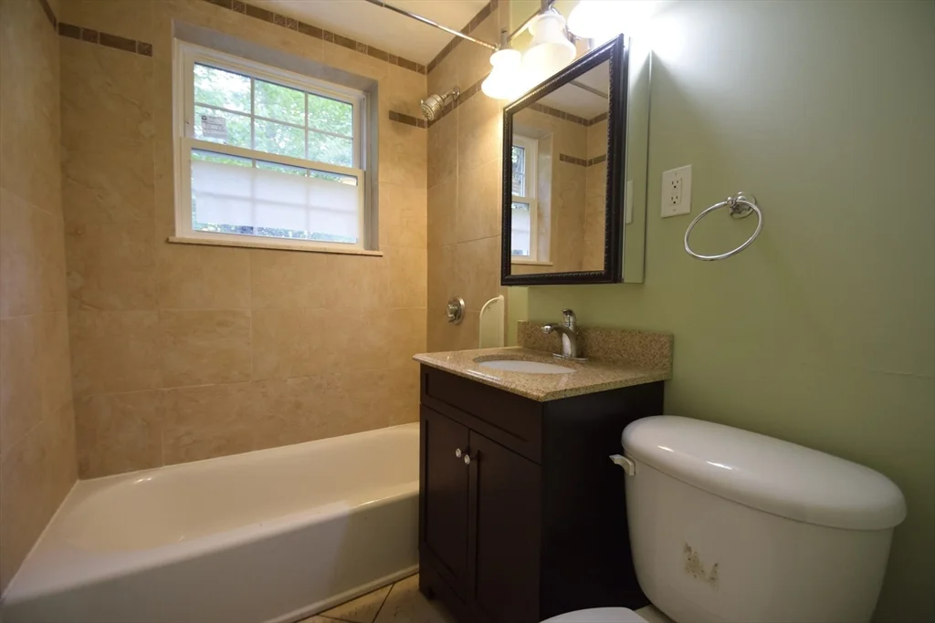 1 bed, 1 bath apartment for rent at 1 Colonial Village Dr Unit 3, Arlington — photo 9 of 12