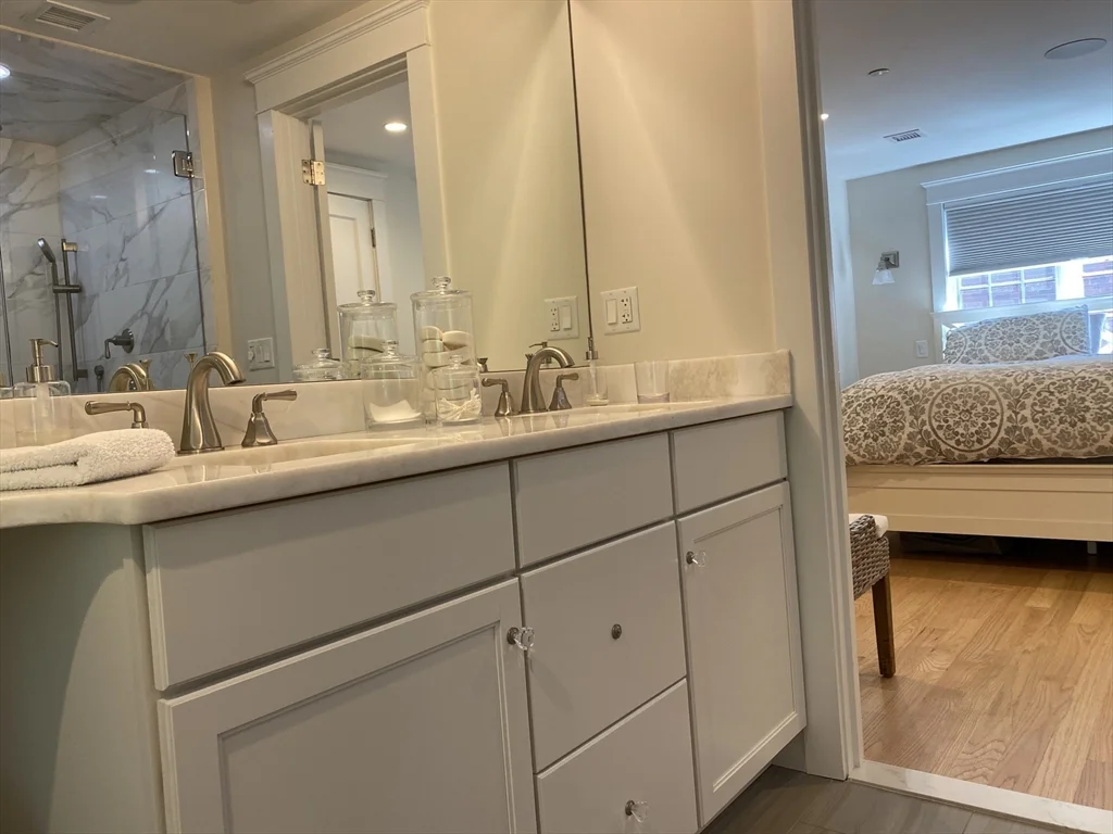 3 bed, 2 bath apartment for rent at 1 Common St Unit SF, Charlestown — photo 6 of 13