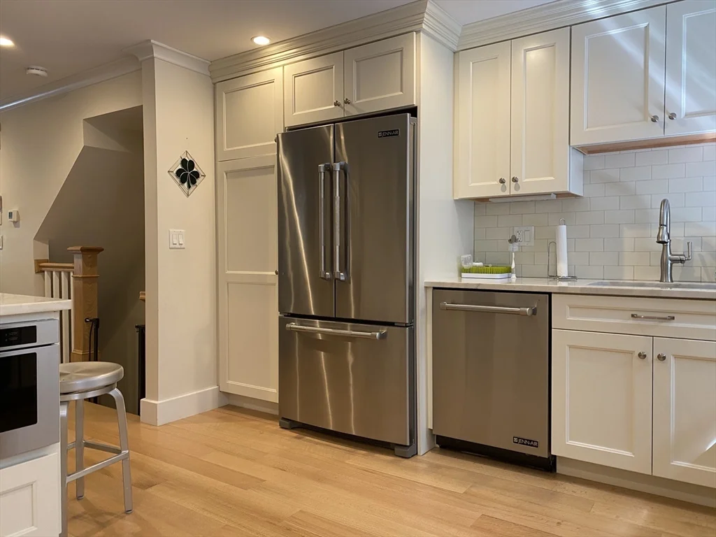 3 bed, 2 bath apartment for rent at 1 Common St Unit SF, Charlestown — photo 4 of 13