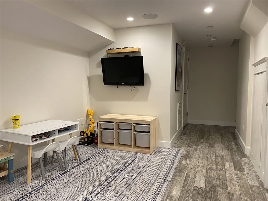 3 bed, 2 bath apartment for rent at 1 Common St Unit SF, Charlestown — photo 11 of 13
