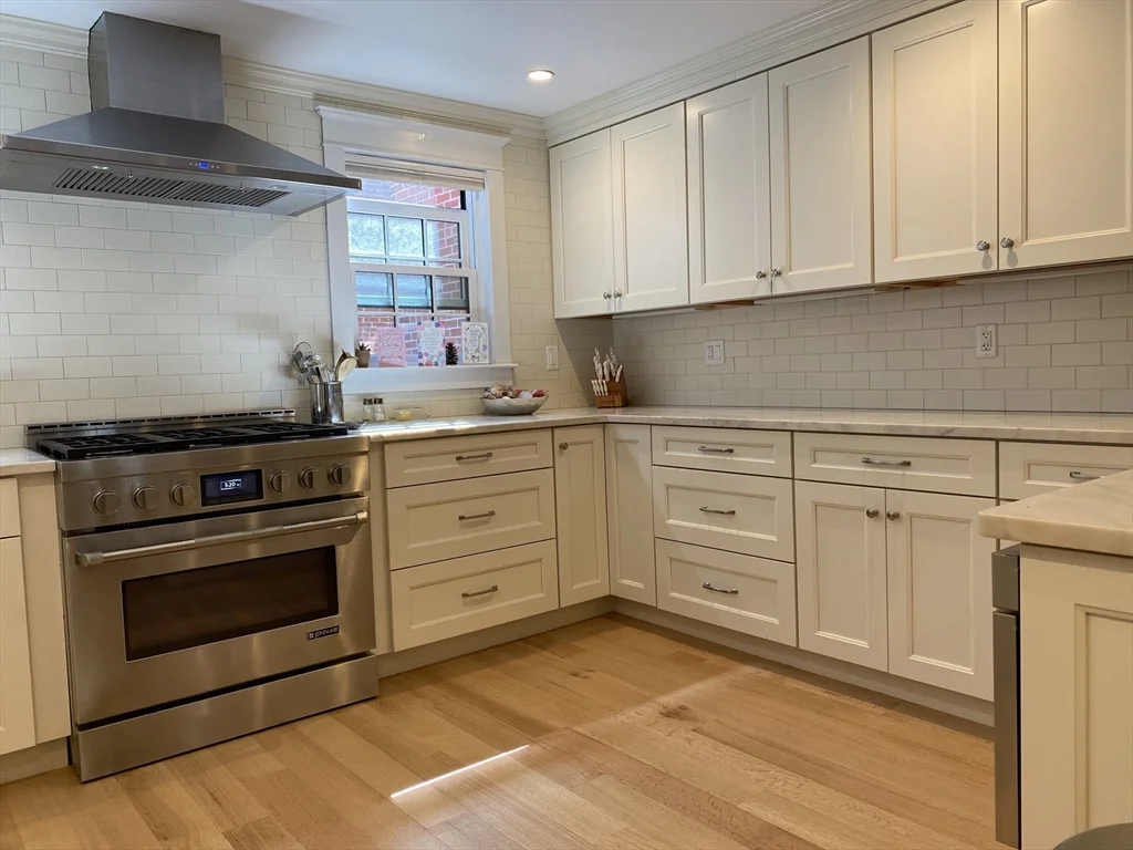 3 bed, 2 bath apartment for rent at 1 Common St Unit SF, Charlestown — photo 5 of 13