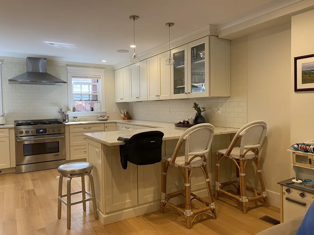 3 bed, 2 bath apartment for rent at 1 Common St Unit SF, Charlestown — photo 2 of 13