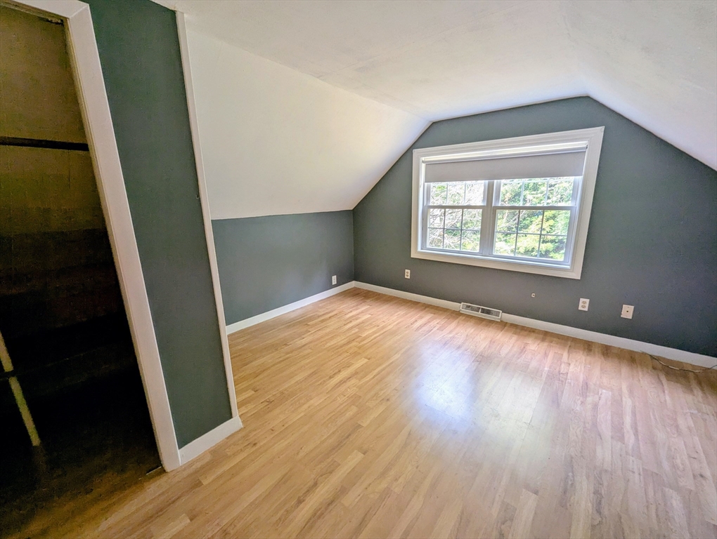 4 bed, 1 bath apartment for rent at 1 Conlyn Ave, Franklin — photo 12 of 23