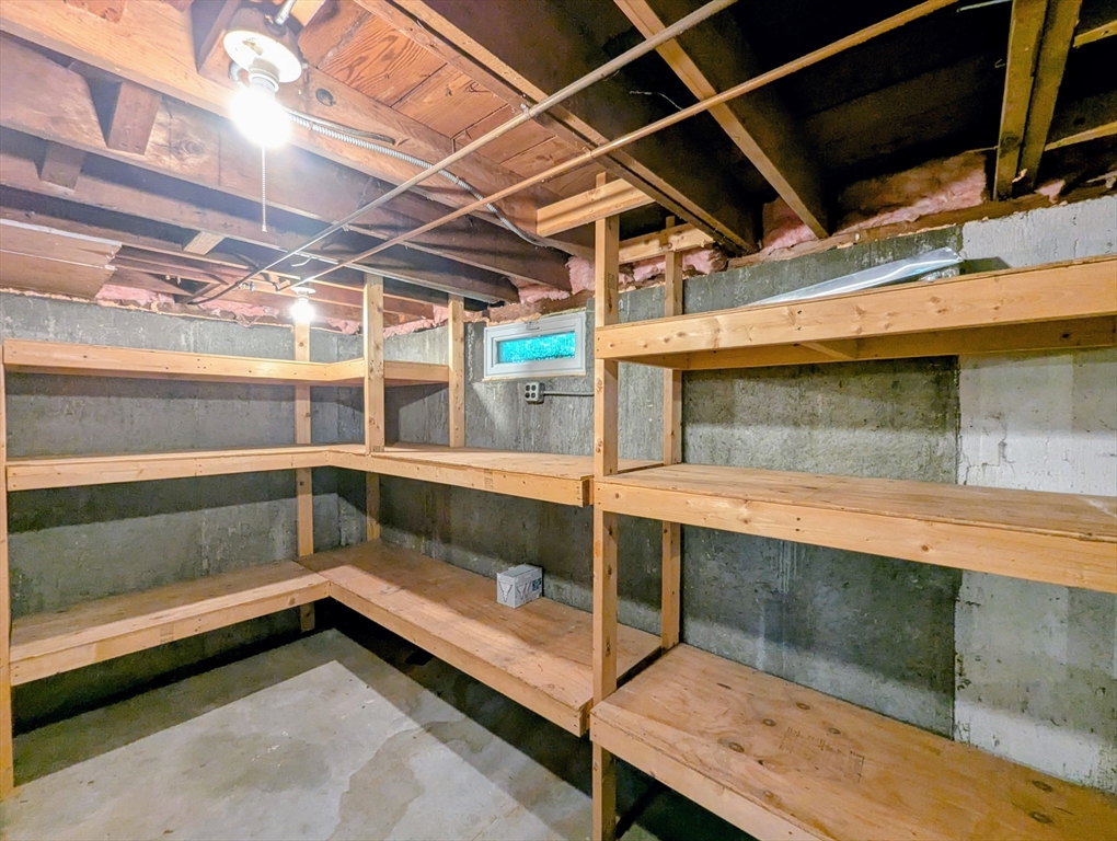 4 bed, 1 bath apartment for rent at 1 Conlyn Ave, Franklin — photo 16 of 23