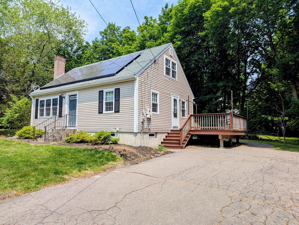 4 bed, 1 bath apartment for rent at 1 Conlyn Ave, Franklin — photo 1 of 23
