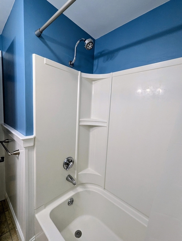 4 bed, 1 bath apartment for rent at 1 Conlyn Ave, Franklin — photo 9 of 23