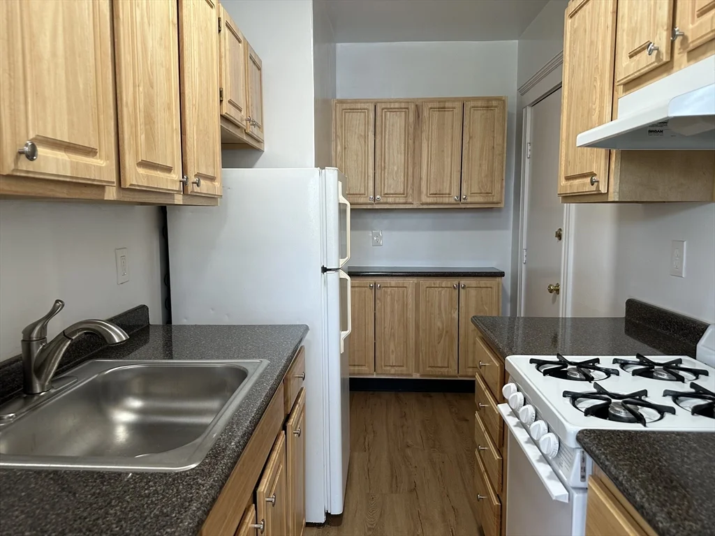 Studio bed, 1 bath apartment for rent at 1 Craigie Unit 21, Harvard Square — photo 12 of 20