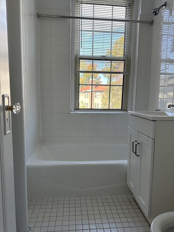 2 bed, 1 bath apartment for rent at 1 Craigie Unit 36, Harvard Square — photo 21 of 28