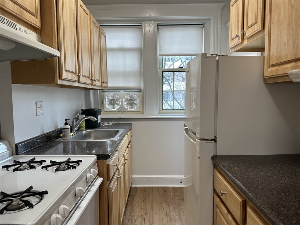 2 bed, 1 bath apartment for rent at 1 Craigie Unit 36, Harvard Square — photo 15 of 28