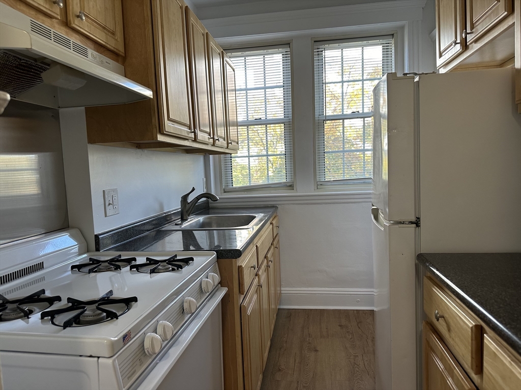 2 bed, 1 bath apartment for rent at 1 Craigie Unit 36, Harvard Square — photo 19 of 28