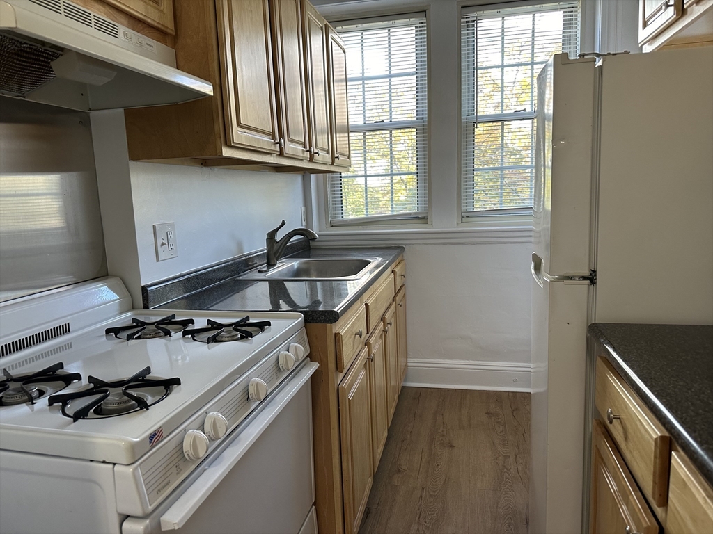 2 bed, 1 bath apartment for rent at 1 Craigie Unit 36, Harvard Square — photo 17 of 28