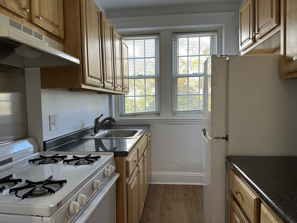 2 bed, 1 bath apartment for rent at 1 Craigie Unit 36, Harvard Square — photo 20 of 28