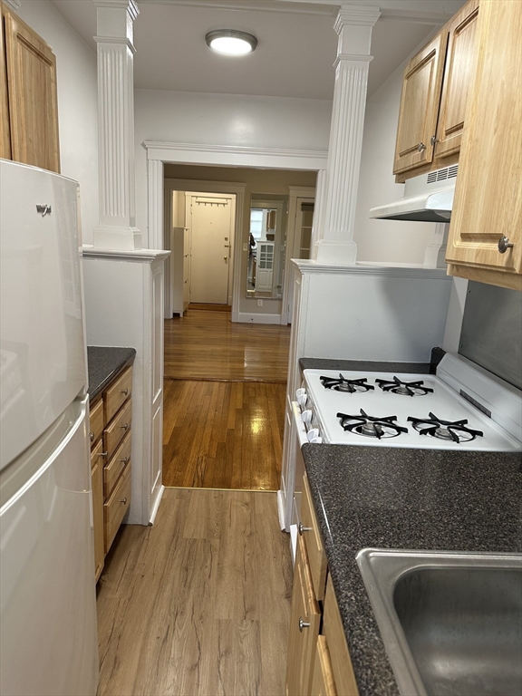 2 bed, 1 bath apartment for rent at 1 Craigie Unit 36, Harvard Square — photo 16 of 28