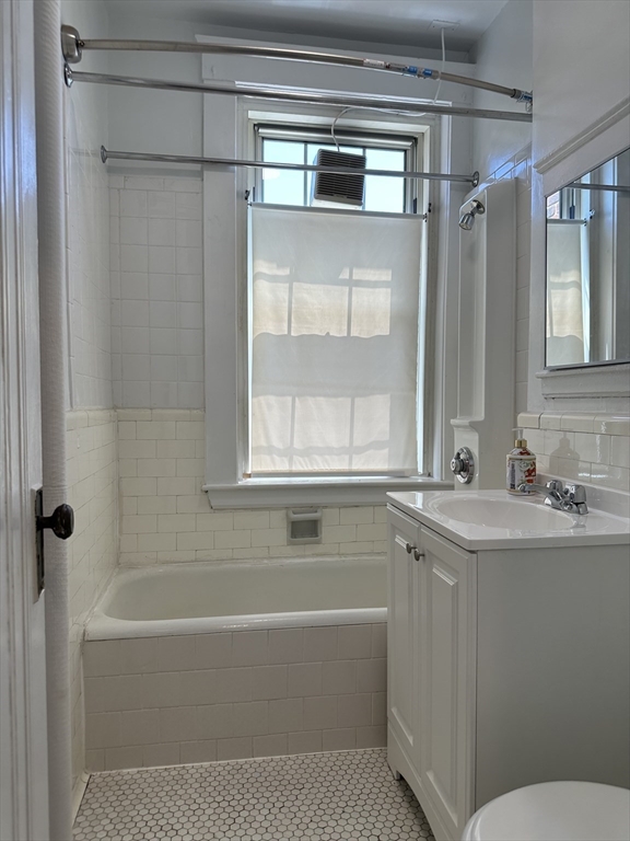 Studio bed, 1 bath apartment for rent at 1 Craigie Unit 41, Harvard Square — photo 14 of 20