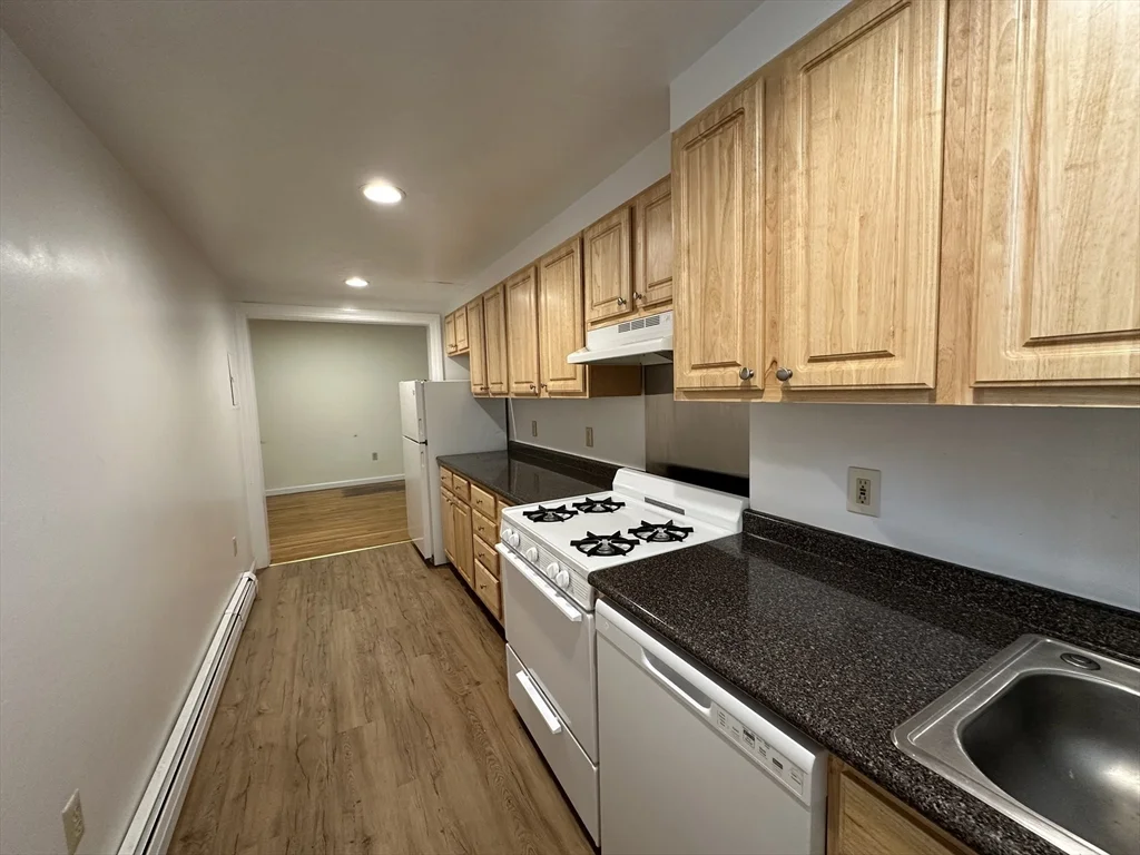 2 bed, 1 bath apartment for rent at 1 Craigie Unit B2, West Cambridge — photo 12 of 17