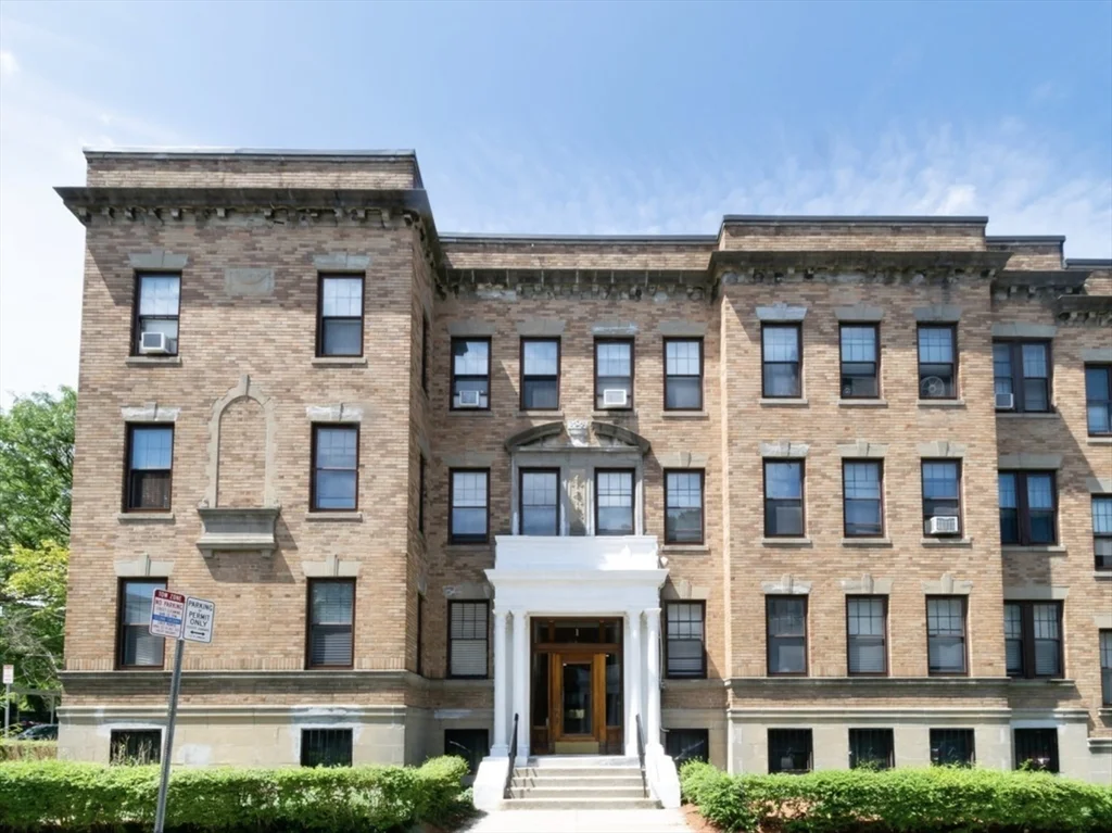 1 bed, 1 bath apartment for rent at 1 Crawford St Unit 2, Harvard Square