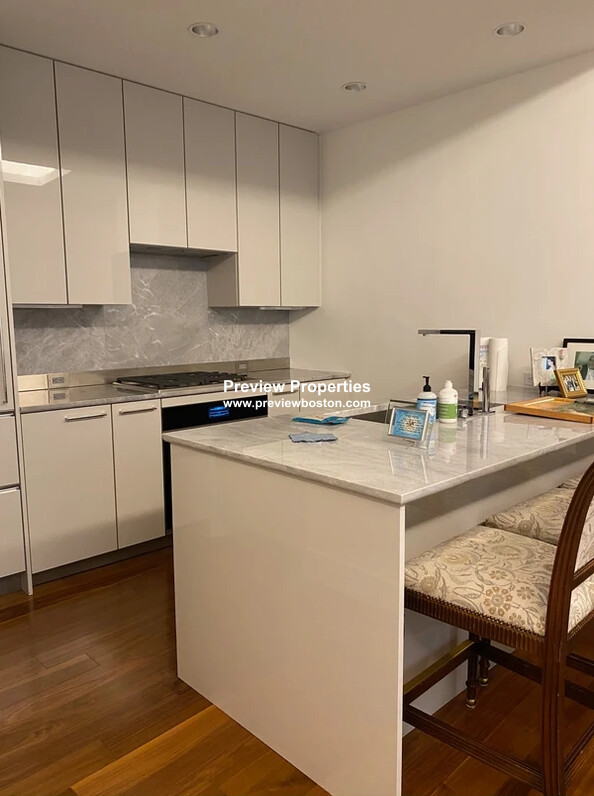 2 bed, 2.5 bath apartment for rent at 1 Dalton St, Back Bay — photo 3 of 10