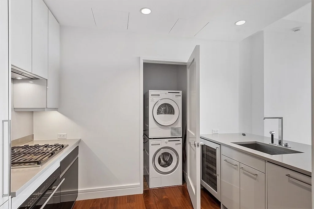 1 bed, 1.5 bath apartment for rent at 1 Dalton St Unit 2706, Back Bay — photo 22 of 39