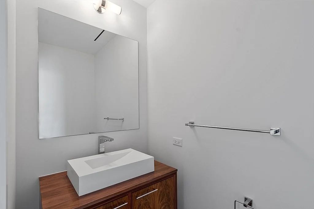 1 bed, 1.5 bath apartment for rent at 1 Dalton St Unit 2706, Back Bay — photo 11 of 39