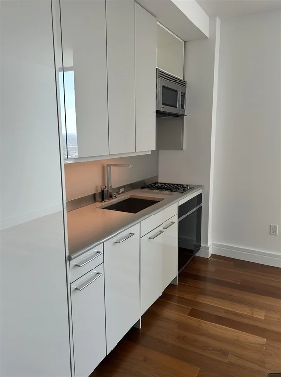 Studio bed, 1 bath apartment for rent at 1 Dalton Unit 2406, Back Bay — photo 19 of 26