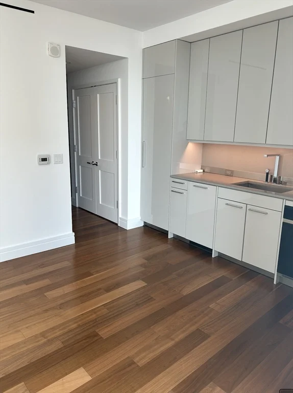 Studio bed, 1 bath apartment for rent at 1 Dalton Unit 2406, Back Bay — photo 21 of 26