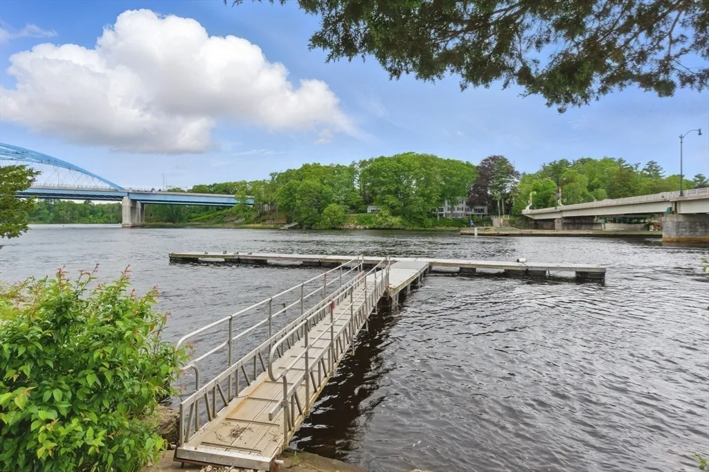 2 bed, 2 bath apartment for rent at 1 Deer Island St Unit 3, Newburyport — photo 31 of 39