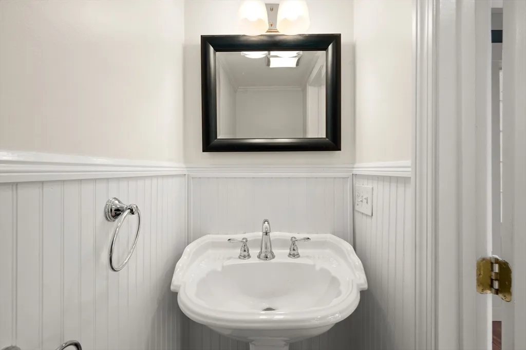 2 bed, 2 bath apartment for rent at 1 Deer Island St Unit 3, Newburyport — photo 10 of 39