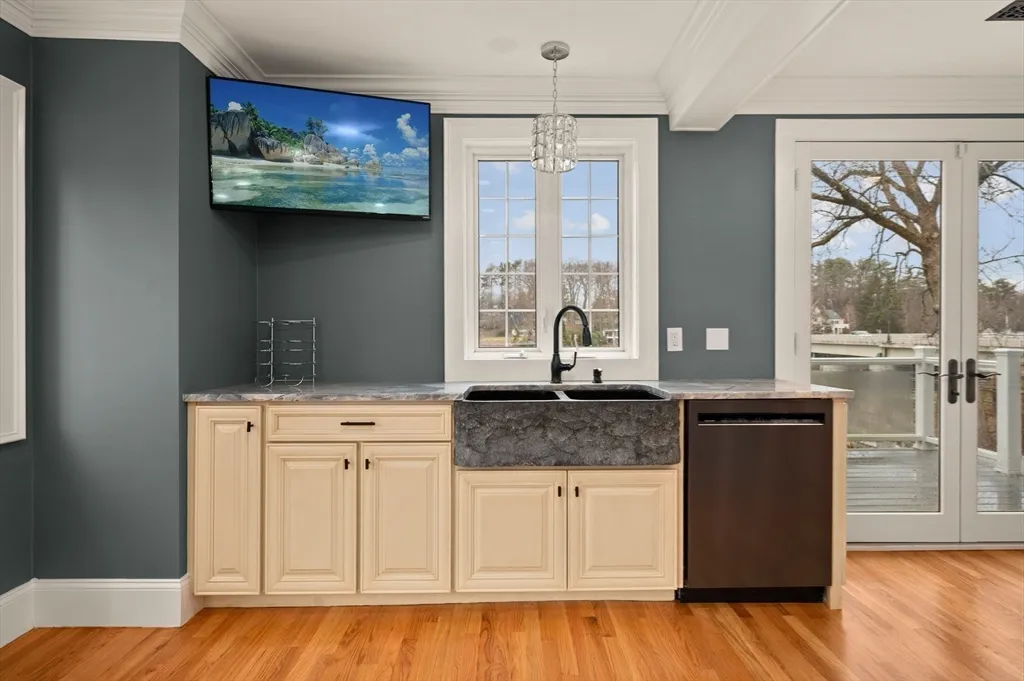 2 bed, 2 bath apartment for rent at 1 Deer Island St Unit 3, Newburyport — photo 5 of 39