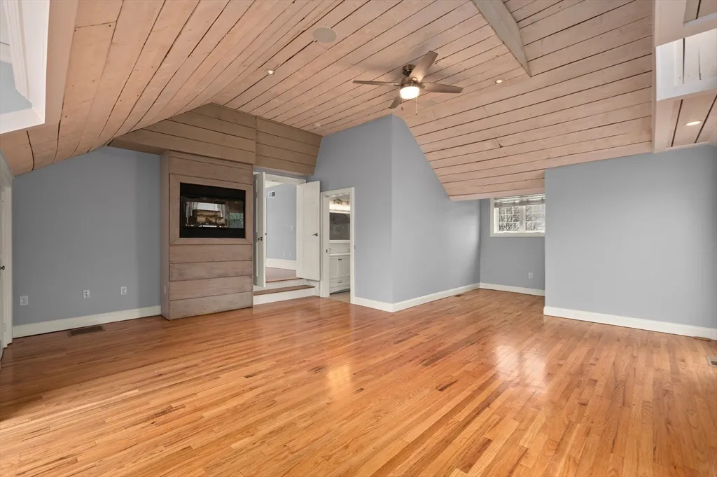 2 bed, 2 bath apartment for rent at 1 Deer Island St Unit 3, Newburyport — photo 13 of 39
