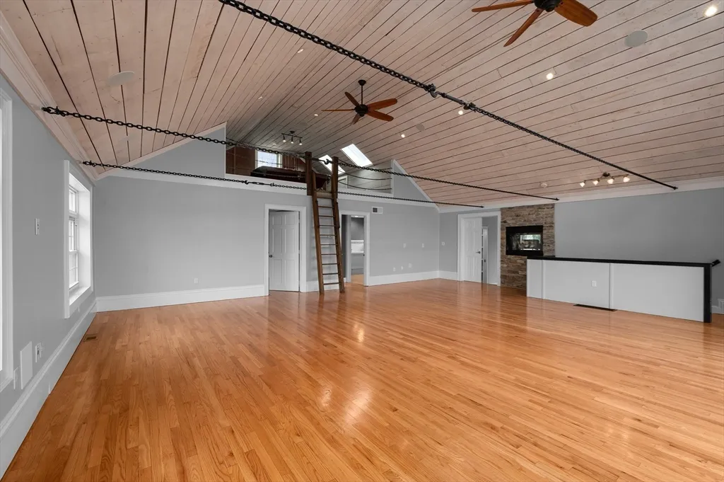 2 bed, 2 bath apartment for rent at 1 Deer Island St Unit 3, Newburyport — photo 20 of 39