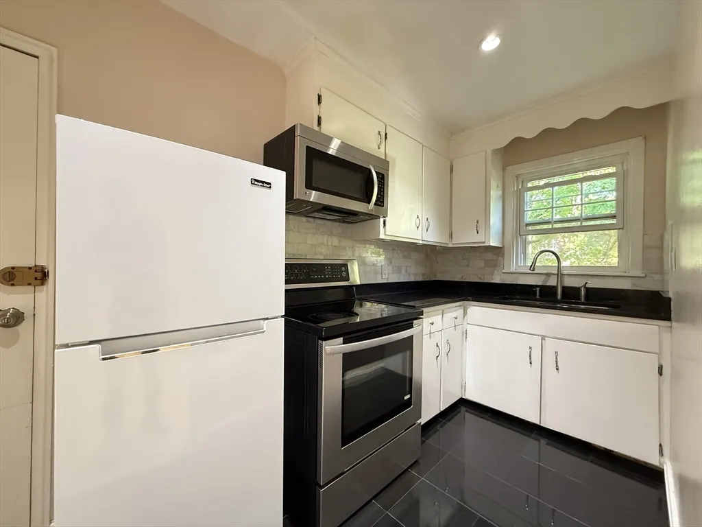 2 bed, 1 bath apartment for rent at 1 Dexter St Unit 5, Malden — photo 3 of 15