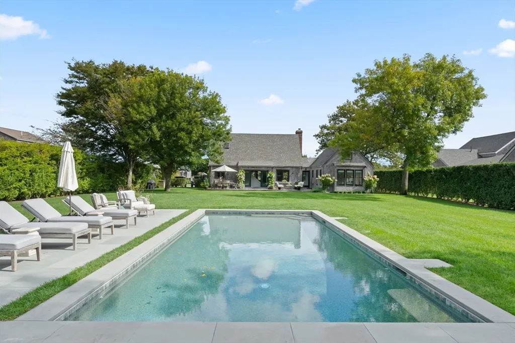 4 bed, 3 bath apartment for rent at 1 Doc Ryder, Nantucket — photo 12 of 42