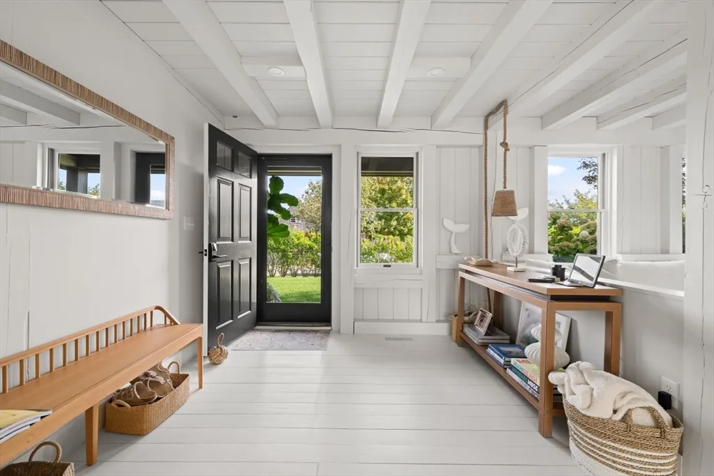 4 bed, 3 bath apartment for rent at 1 Doc Ryder, Nantucket — photo 6 of 42