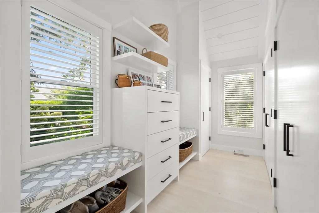 4 bed, 3 bath apartment for rent at 1 Doc Ryder, Nantucket — photo 21 of 42