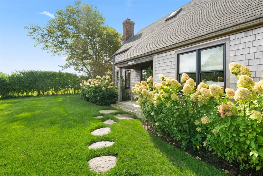 4 bed, 3 bath apartment for rent at 1 Doc Ryder, Nantucket — photo 40 of 42